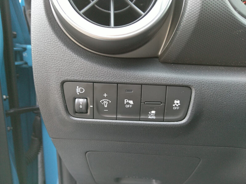 HYUNDAI Kona Elektro Trend Line 64 kWh voll