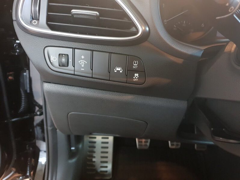 HYUNDAI i30 N-Line 1,6 CRDi voll