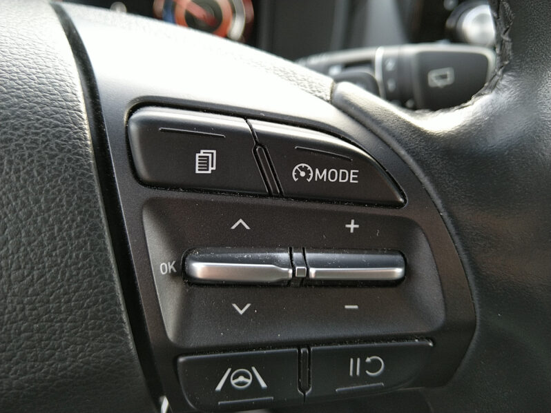 HYUNDAI Kona Elektro Trend Line 64 kWh voll