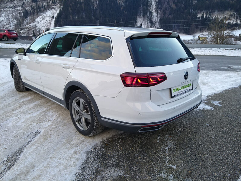 VW Passat Alltrack Kombi 2,0 TDI SCR 4Motion DSG voll