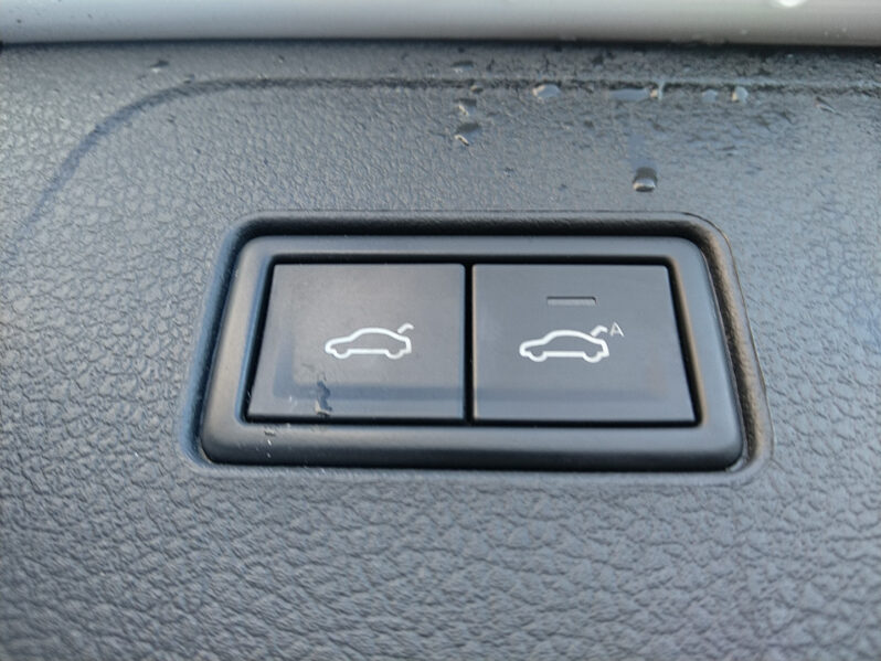 VW Passat Alltrack Kombi 2,0 TDI SCR 4Motion DSG voll