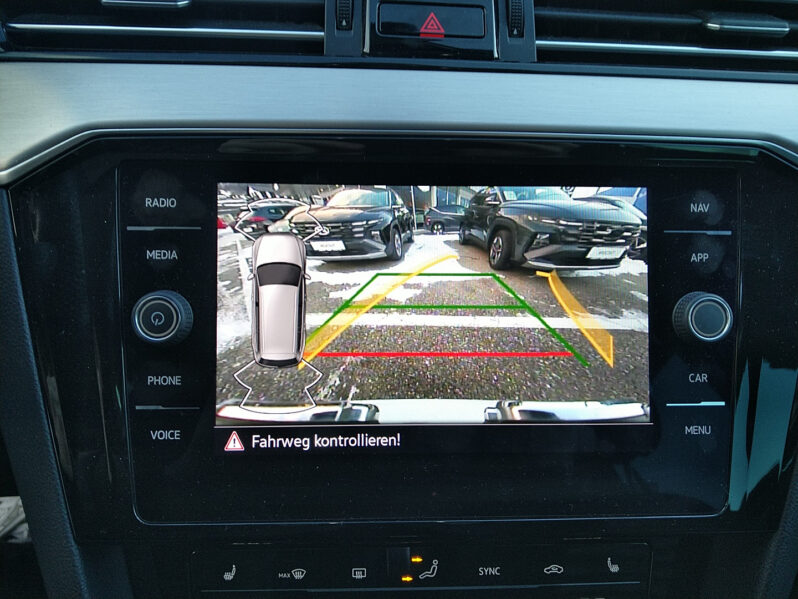 VW Passat Alltrack Kombi 2,0 TDI SCR 4Motion DSG voll