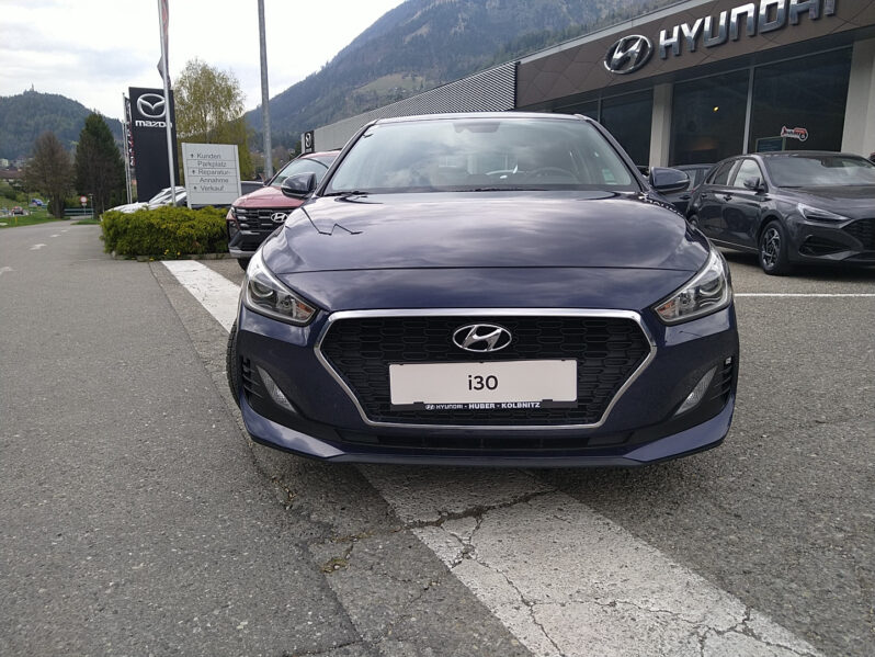 HYUNDAI i30 5 Türer Entry 1,4 MPI voll