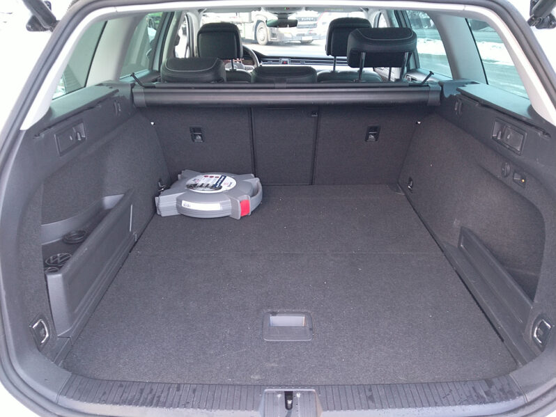 VW Passat Alltrack Kombi 2,0 TDI SCR 4Motion DSG voll