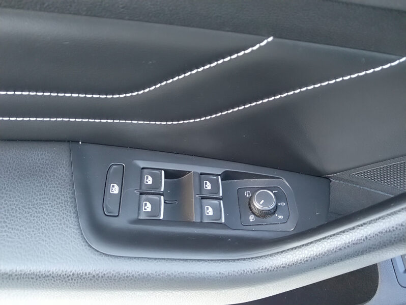 VW Passat Alltrack Kombi 2,0 TDI SCR 4Motion DSG voll