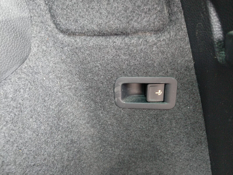 SKODA Karoq 2,0 TDI SCR 4×4 Scout voll