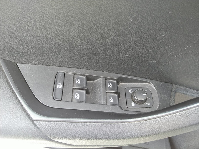 SKODA Karoq 2,0 TDI SCR 4×4 Scout voll
