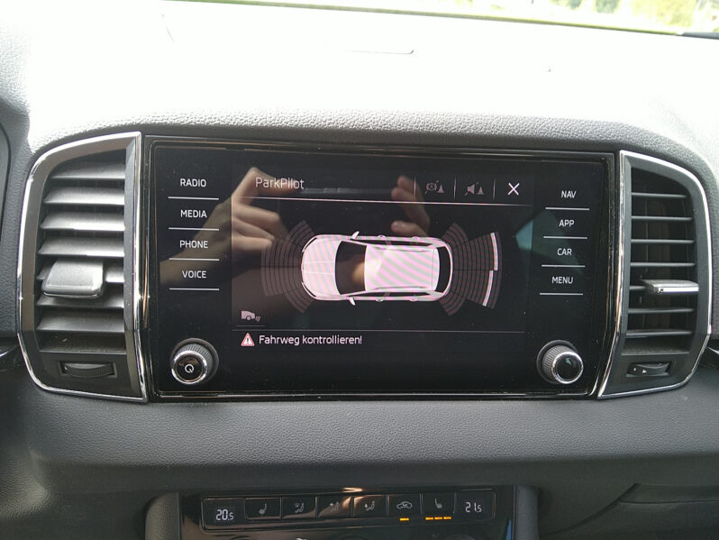 SKODA Karoq 2,0 TDI SCR 4×4 Scout voll