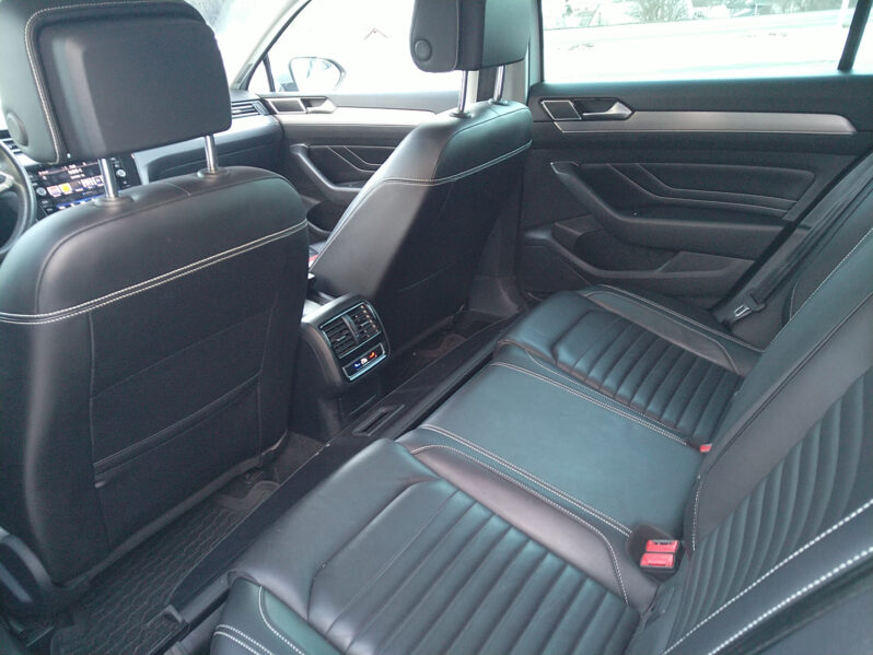 VW Passat Alltrack Kombi 2,0 TDI SCR 4Motion DSG voll