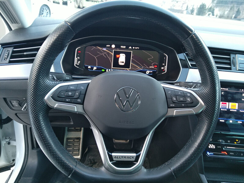 VW Passat Alltrack Kombi 2,0 TDI SCR 4Motion DSG voll